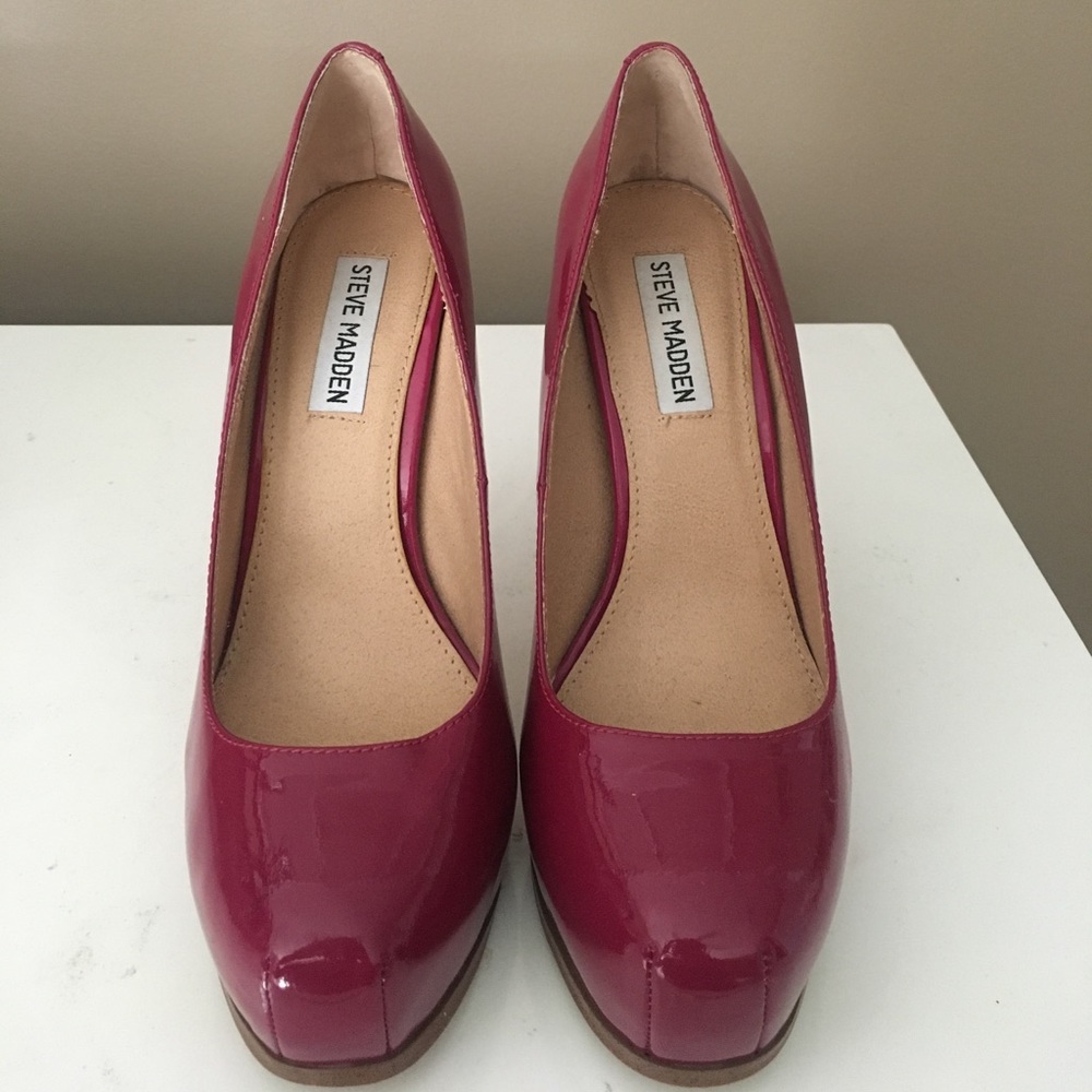Steve Madden Magenta Pumps